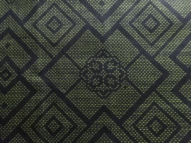 アンティーク　幾何学模様織り出し本場泥大島紬着物(5マルキ)